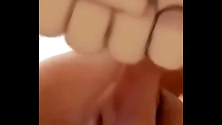 Jeune arabe gay ce fist dans sa salle de bain